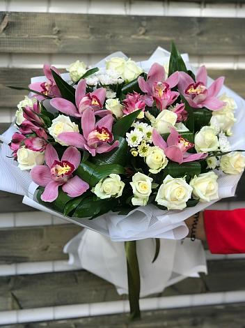 Букет цветов из: Розы и Хризантемы в Рудногорске