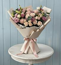 Букет цветов из:  Розы и Лизиантусы в Рудногорске