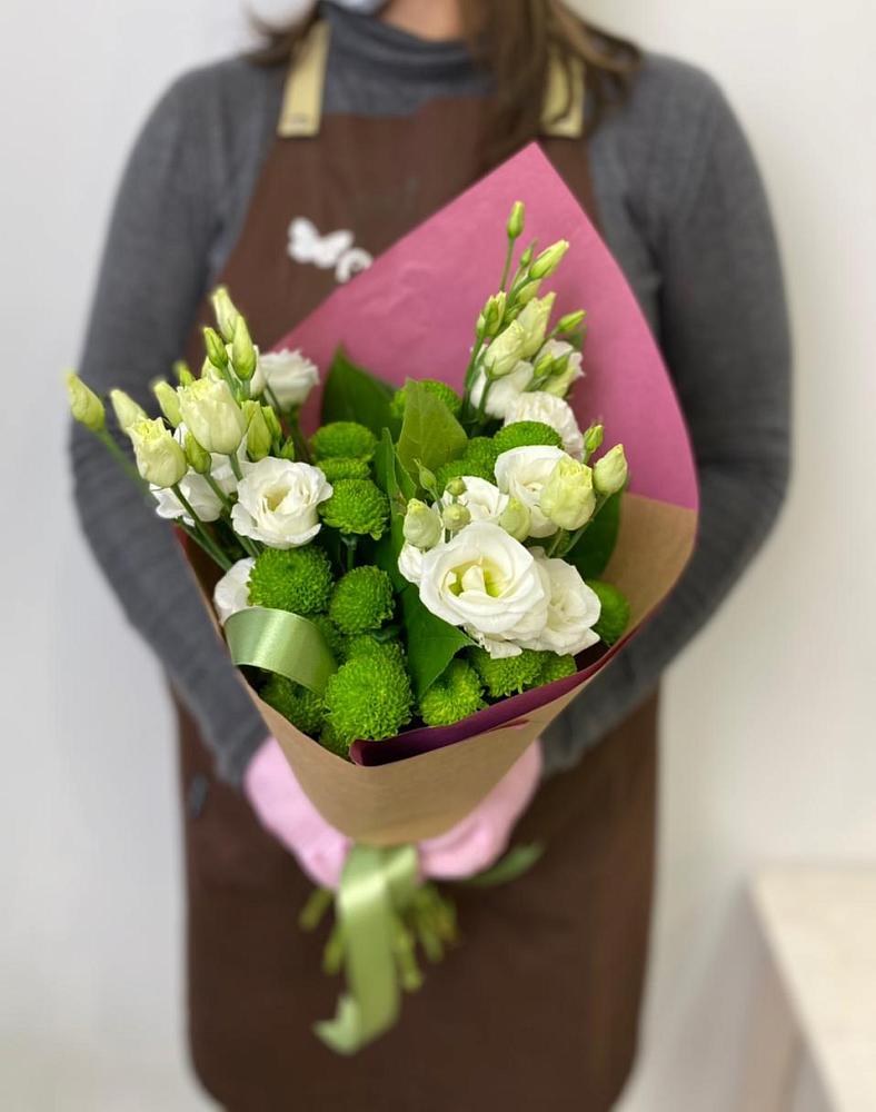 Букет цветов из: Хризантемы и Лизиантусы в Рудногорске