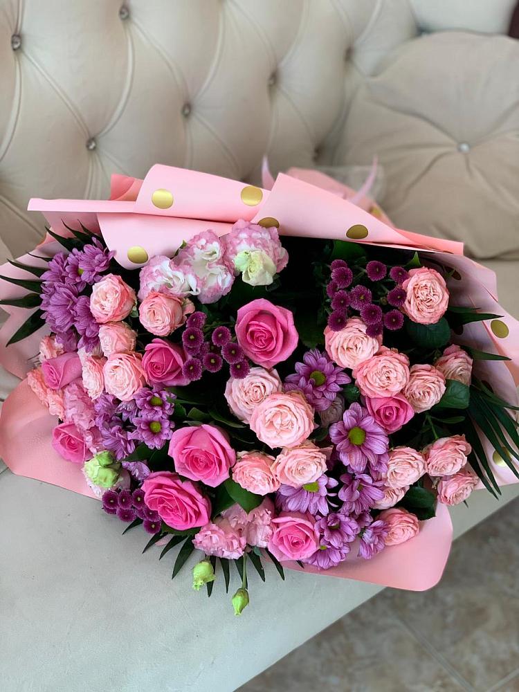 Букет цветов из: Хризантемы, Розы и Лизиантусы в Рудногорске