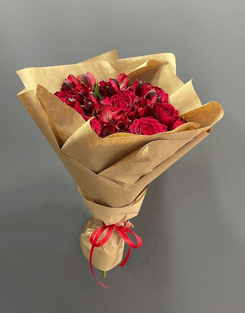 Букет цветов из: Альстромерии и Розы в Рудногорске