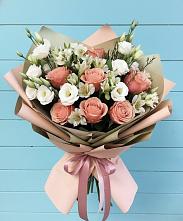 Букет цветов из:  Розы, Альстромерии и Лизиантусы в Рудногорске