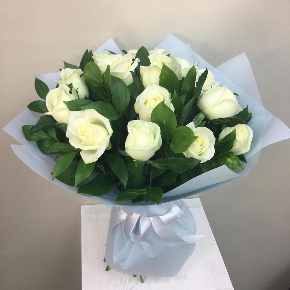Букет 15 Белых роз Проуд в Рудногорске
