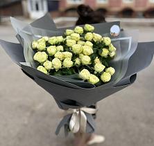 Букет Белые кустовые розы Солинеро в Рудногорске