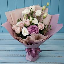 Букет цветов из:  Розы и Лизиантусы в Рудногорске