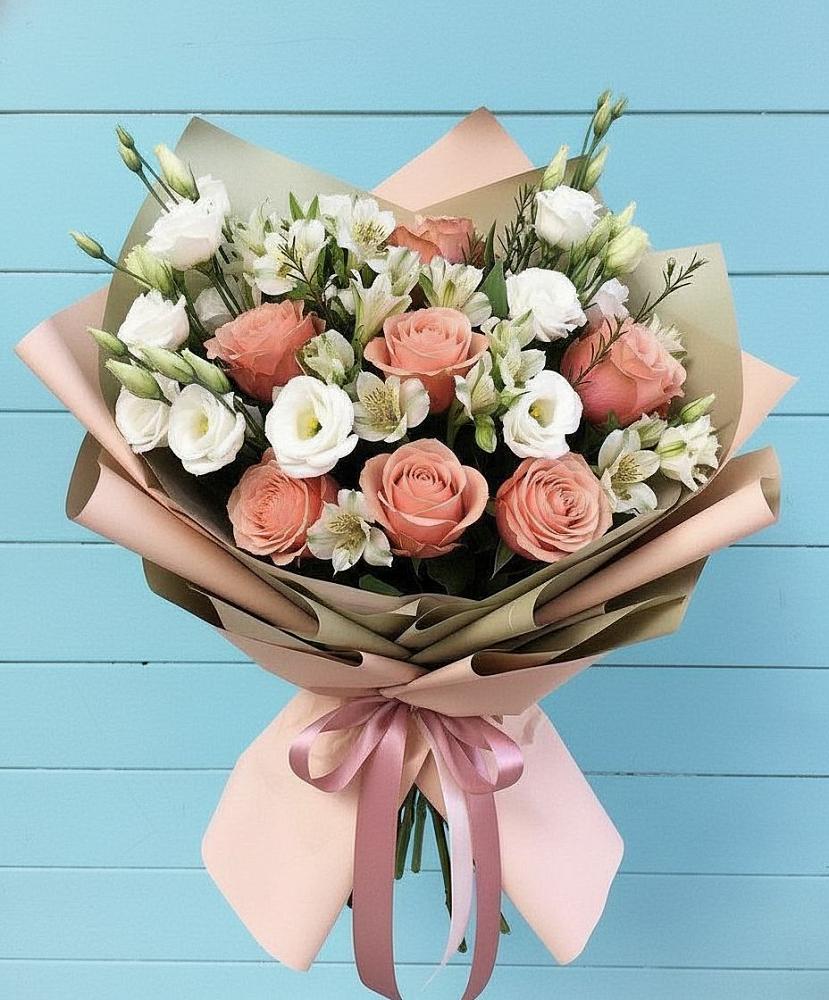 Букет цветов из: Розы, Альстромерии и Лизиантусы в Рудногорске