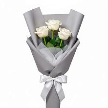 Букет 3 белые розы в Рудногорске