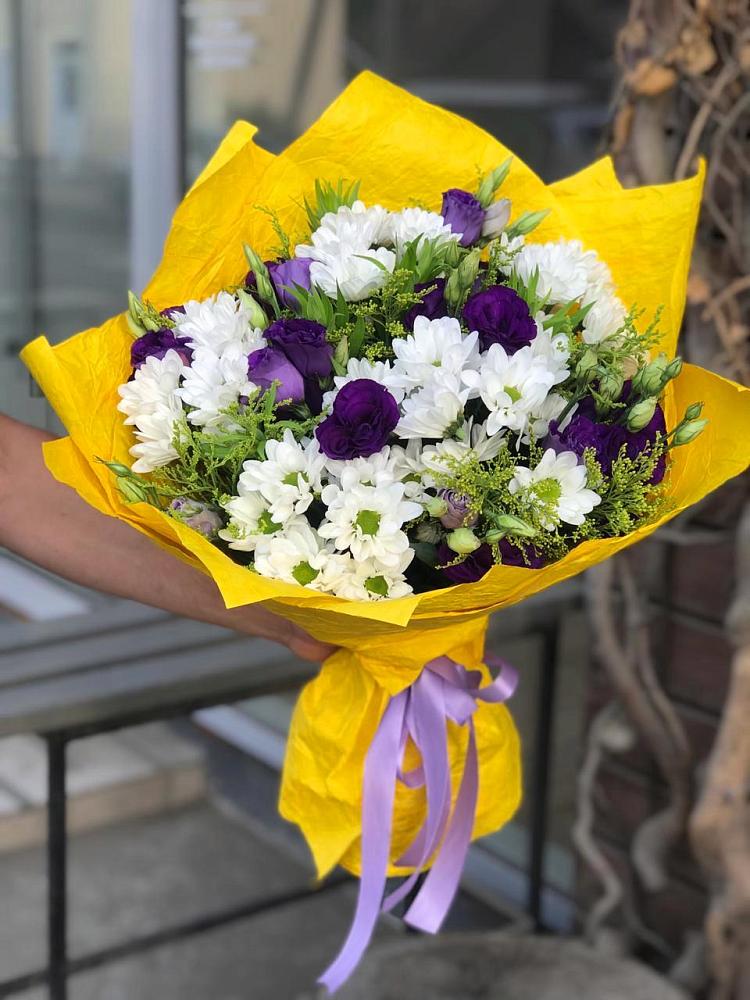 Букет цветов из: Ирисы, Хризантемы и Ромашки в Рудногорске
