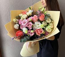 Букет цветов из:  Розы, Лизиантусы и Гвоздики #REPLACE_PRED# Рудногорске