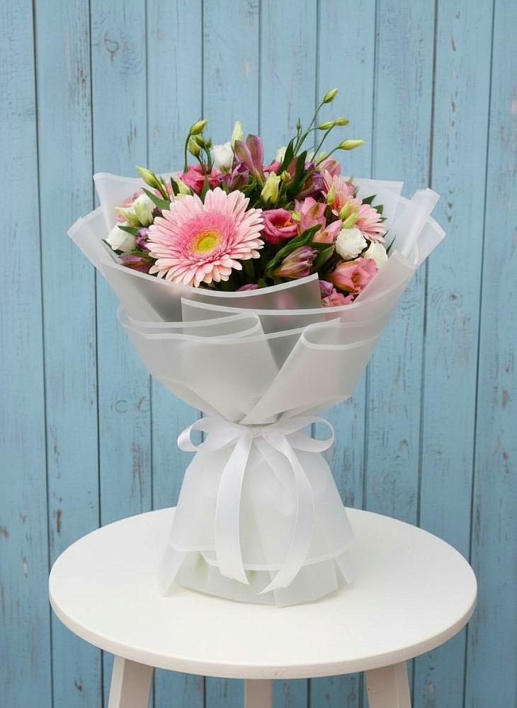 Букет цветов из: Герберы, Альстромерии и Лизиантусы в Рудногорске