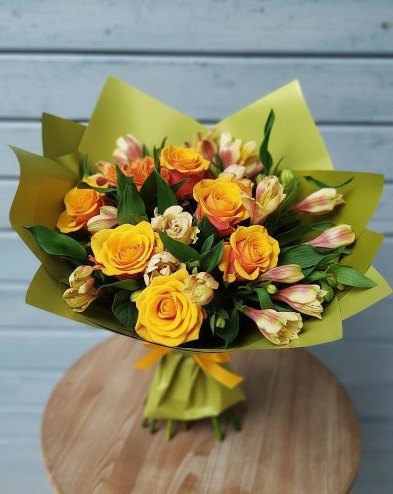 Букет цветов из: Альстромерии и Розы в Рудногорске