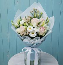 Букет цветов из:  Розы и Лизиантусы в Рудногорске