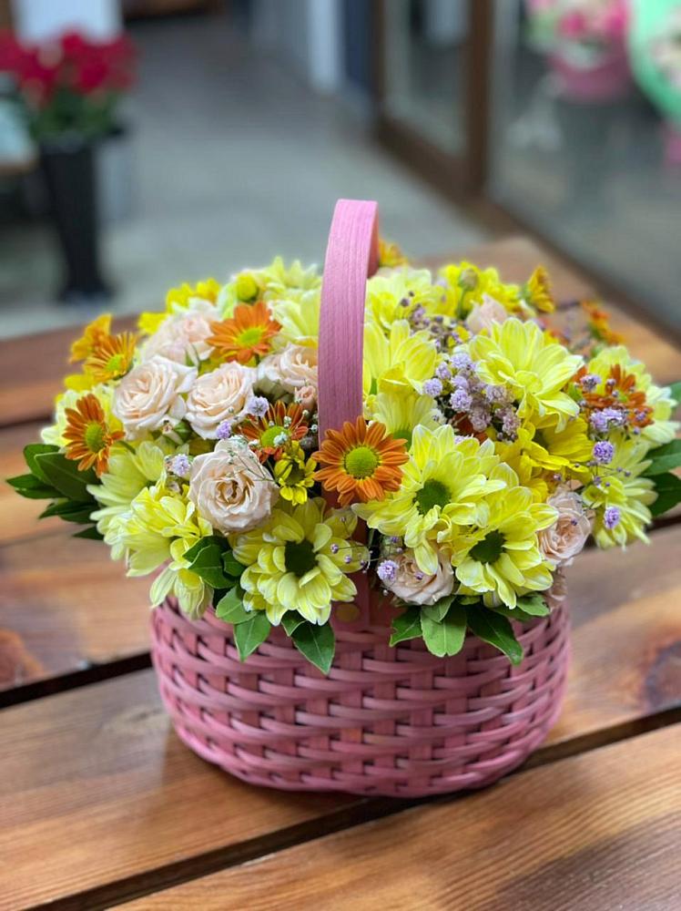 Цветочная композиция из Хризантемы и Розы в корзине в Рудногорске