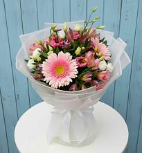 Букет цветов из:  Герберы, Альстромерии и Лизиантусы в Рудногорске