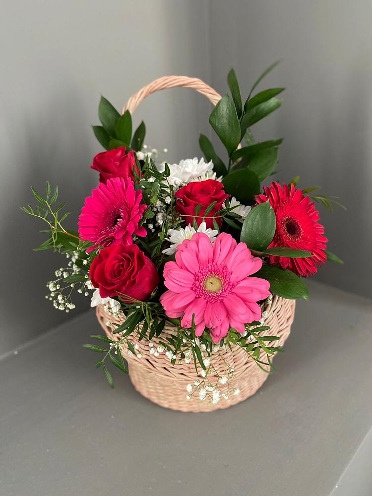 Цветочная композиция из Розы, Хризантемы и Герберы в корзине в Рудногорске