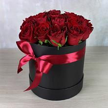 Цветочная композиция из Розы в шляпной коробке в Рудногорске