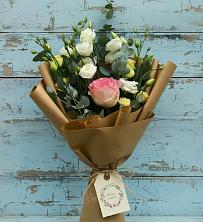 Букет цветов из:  Розы и Лизиантусы в Рудногорске